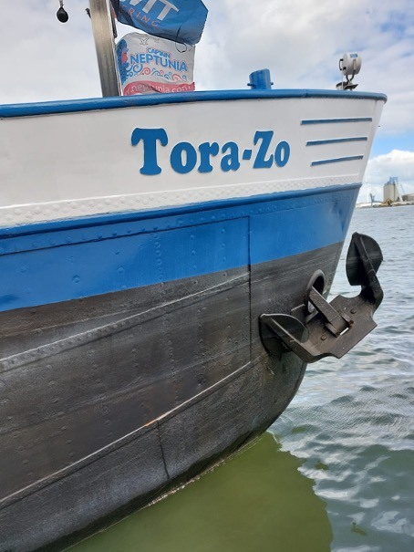 River boat Tora Zo nose